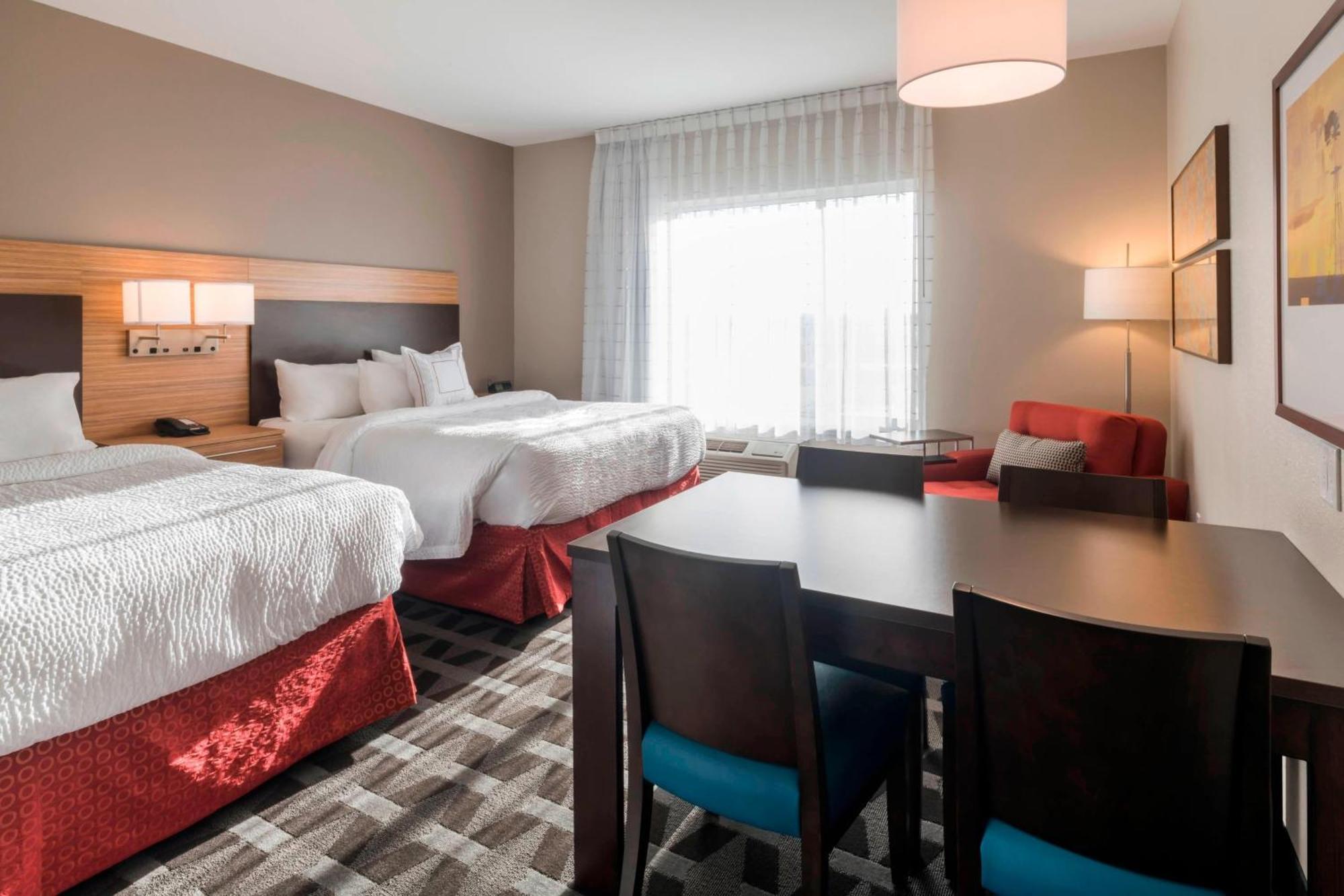 Towneplace Suites By Marriott Hays Zewnętrze zdjęcie