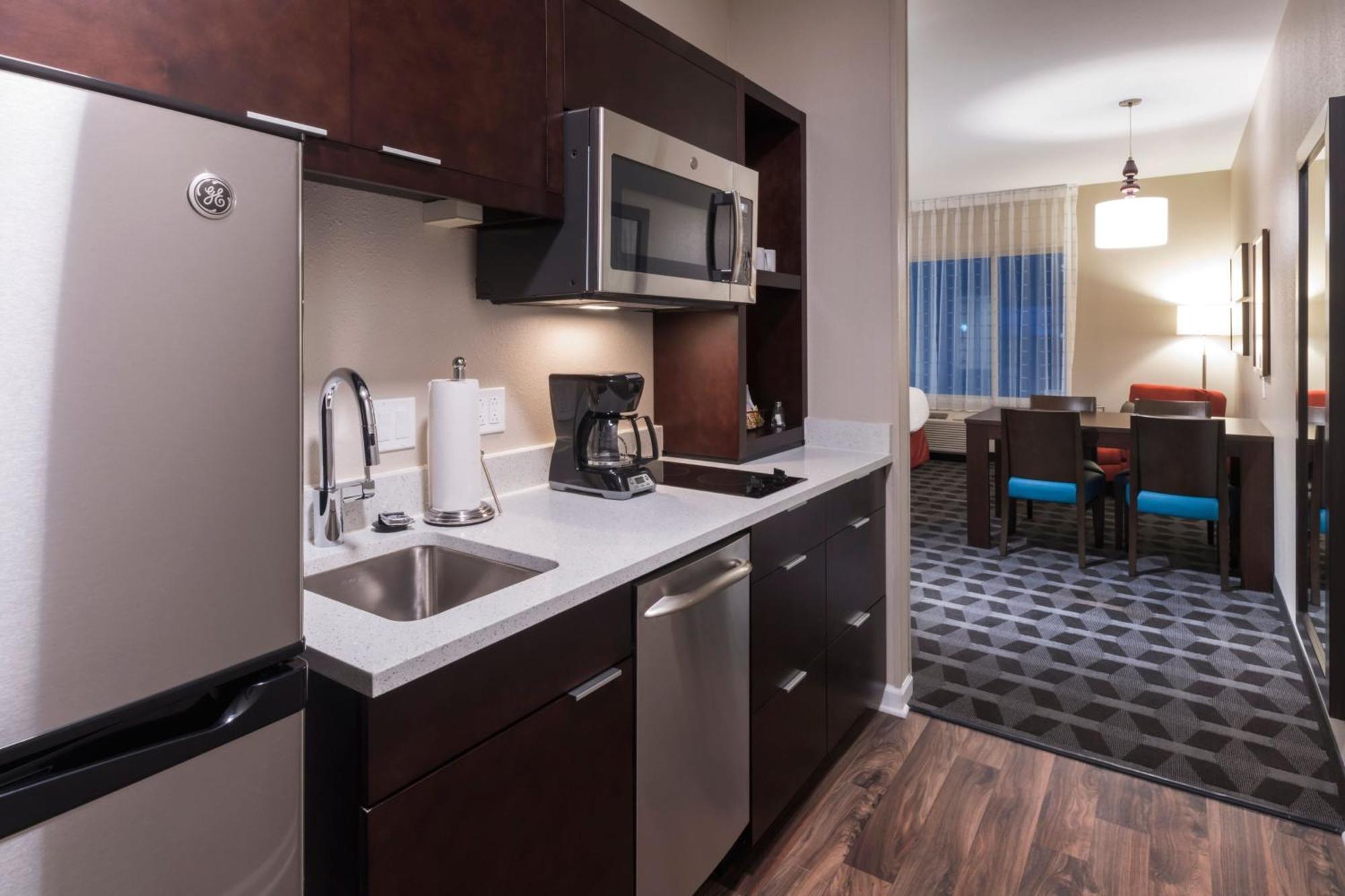 Towneplace Suites By Marriott Hays Zewnętrze zdjęcie