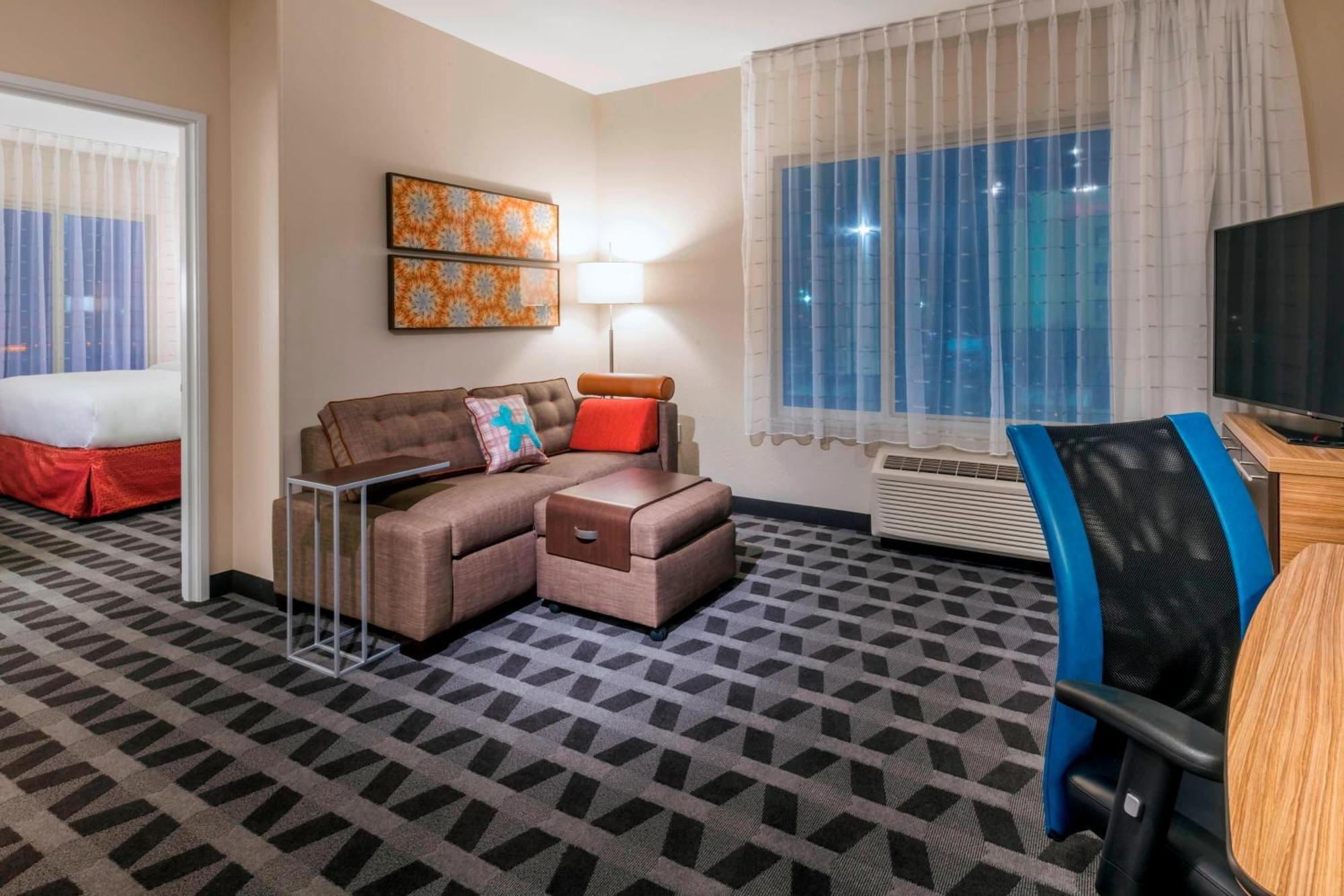 Towneplace Suites By Marriott Hays Zewnętrze zdjęcie