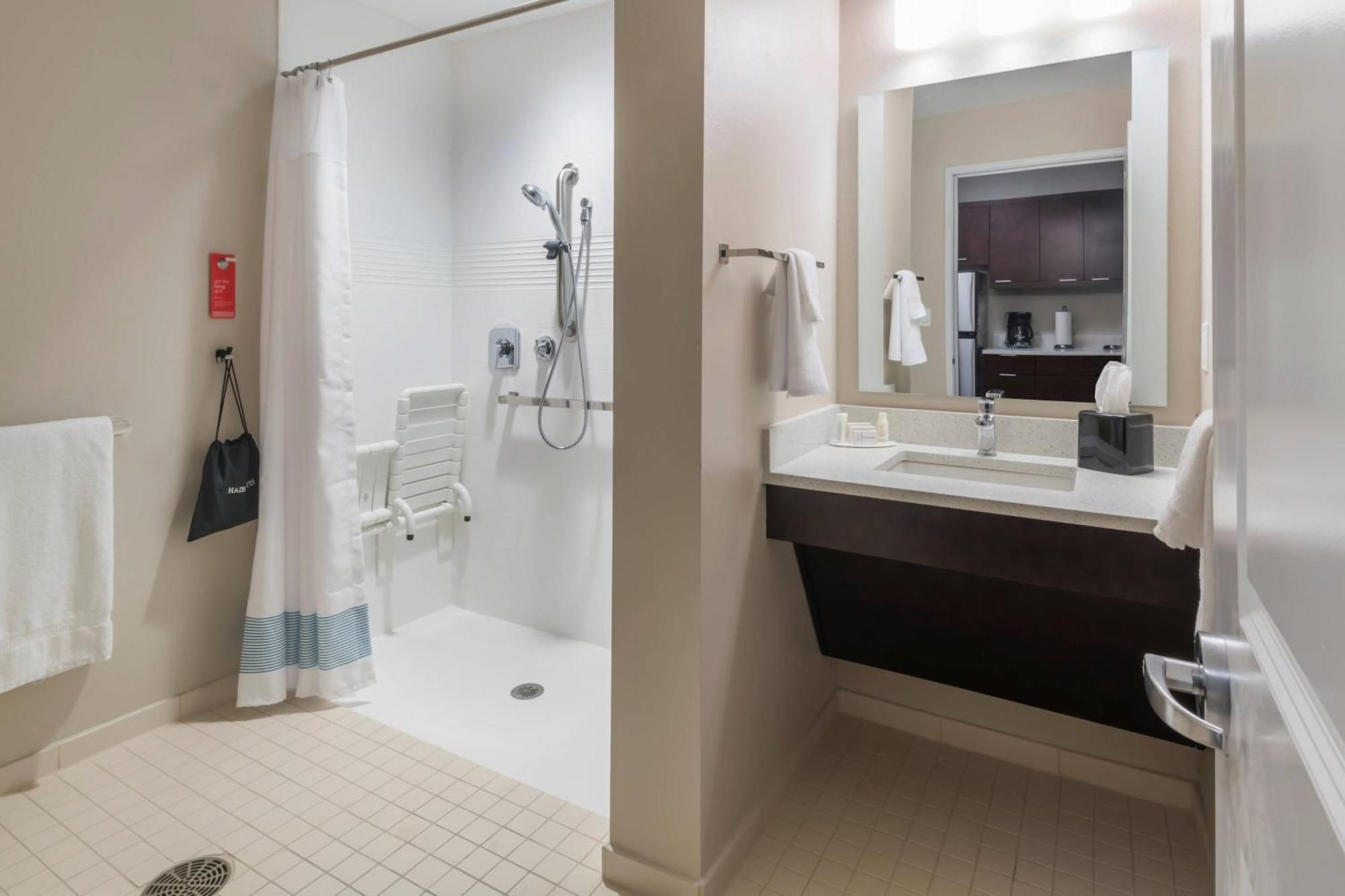 Towneplace Suites By Marriott Hays Zewnętrze zdjęcie