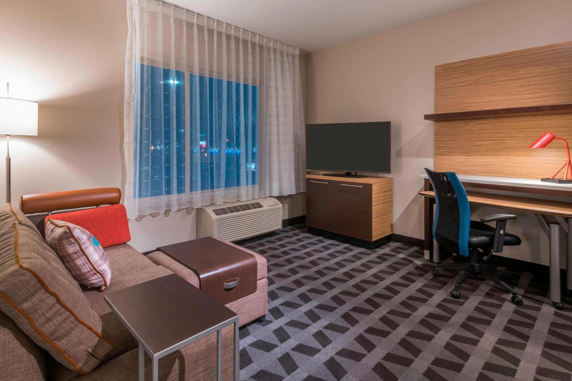 Towneplace Suites By Marriott Hays Zewnętrze zdjęcie