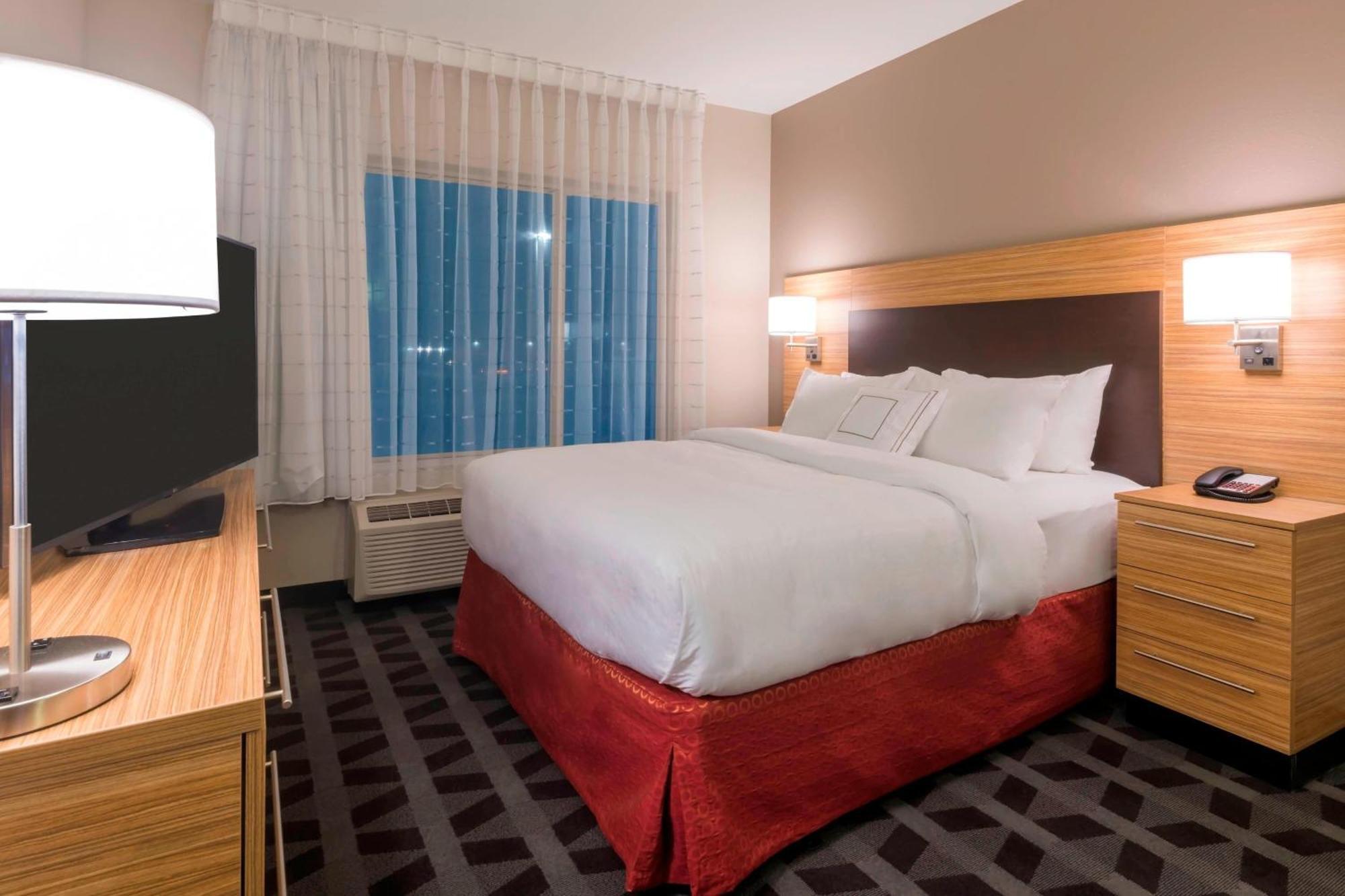 Towneplace Suites By Marriott Hays Zewnętrze zdjęcie