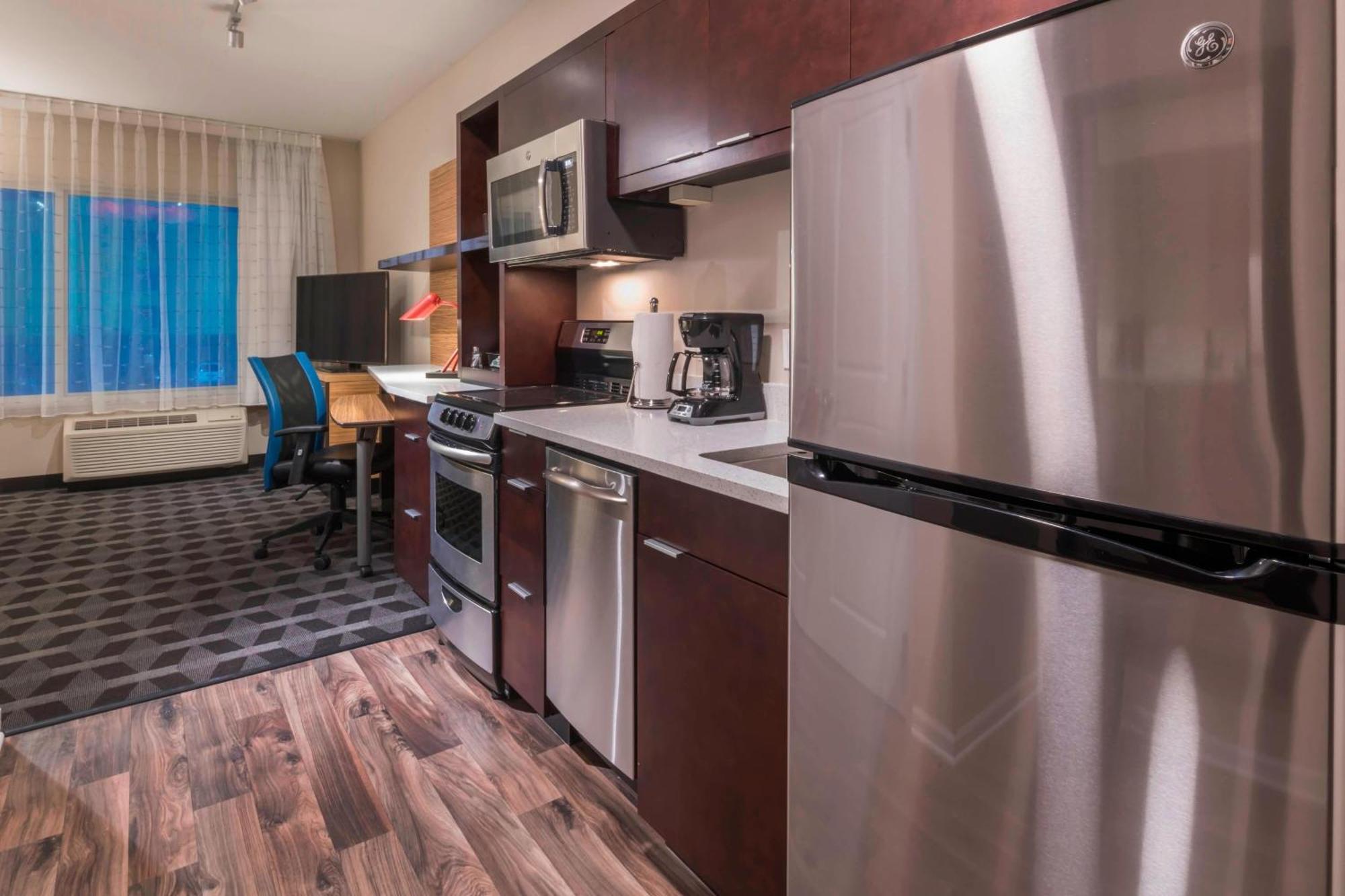 Towneplace Suites By Marriott Hays Zewnętrze zdjęcie