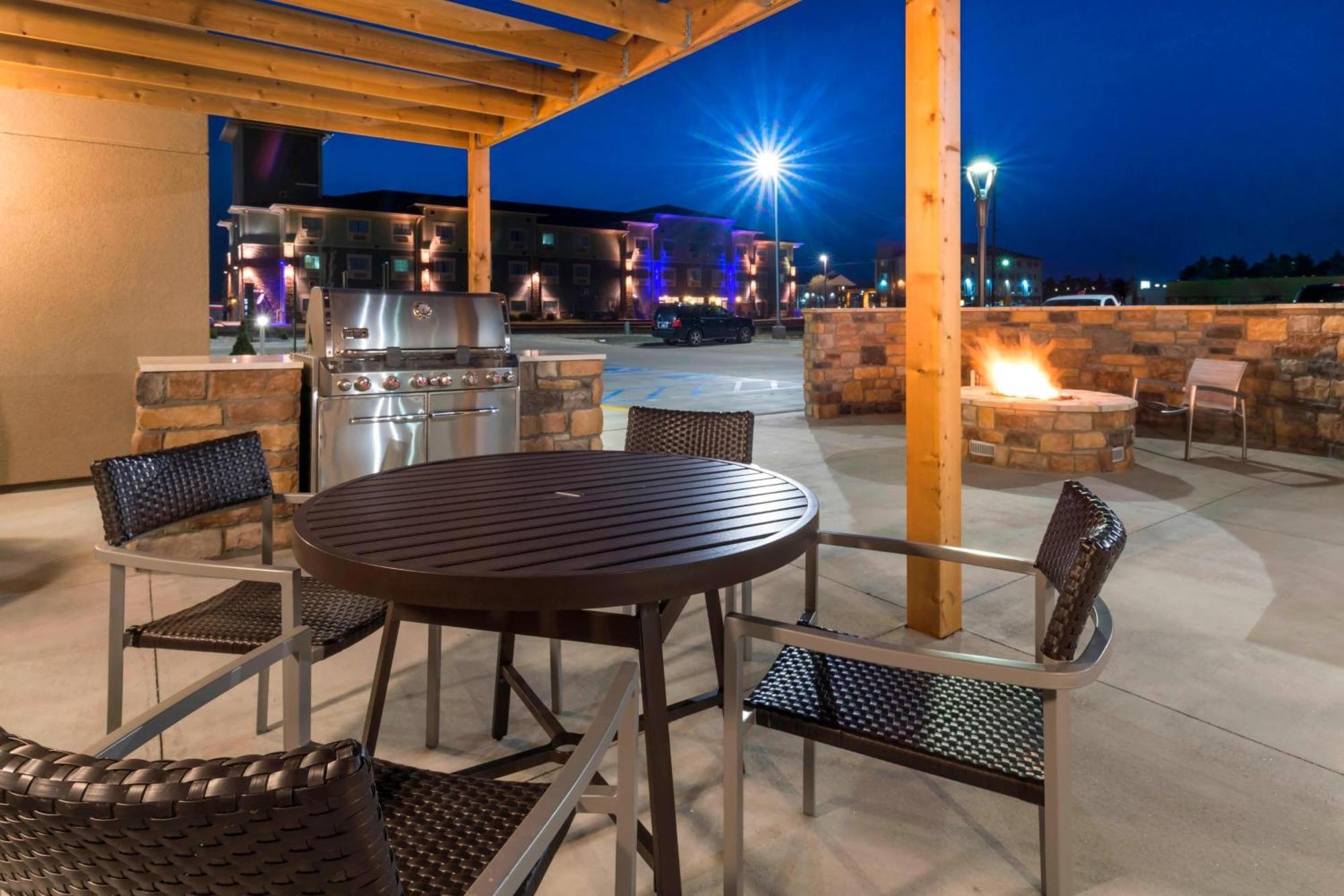 Towneplace Suites By Marriott Hays Zewnętrze zdjęcie