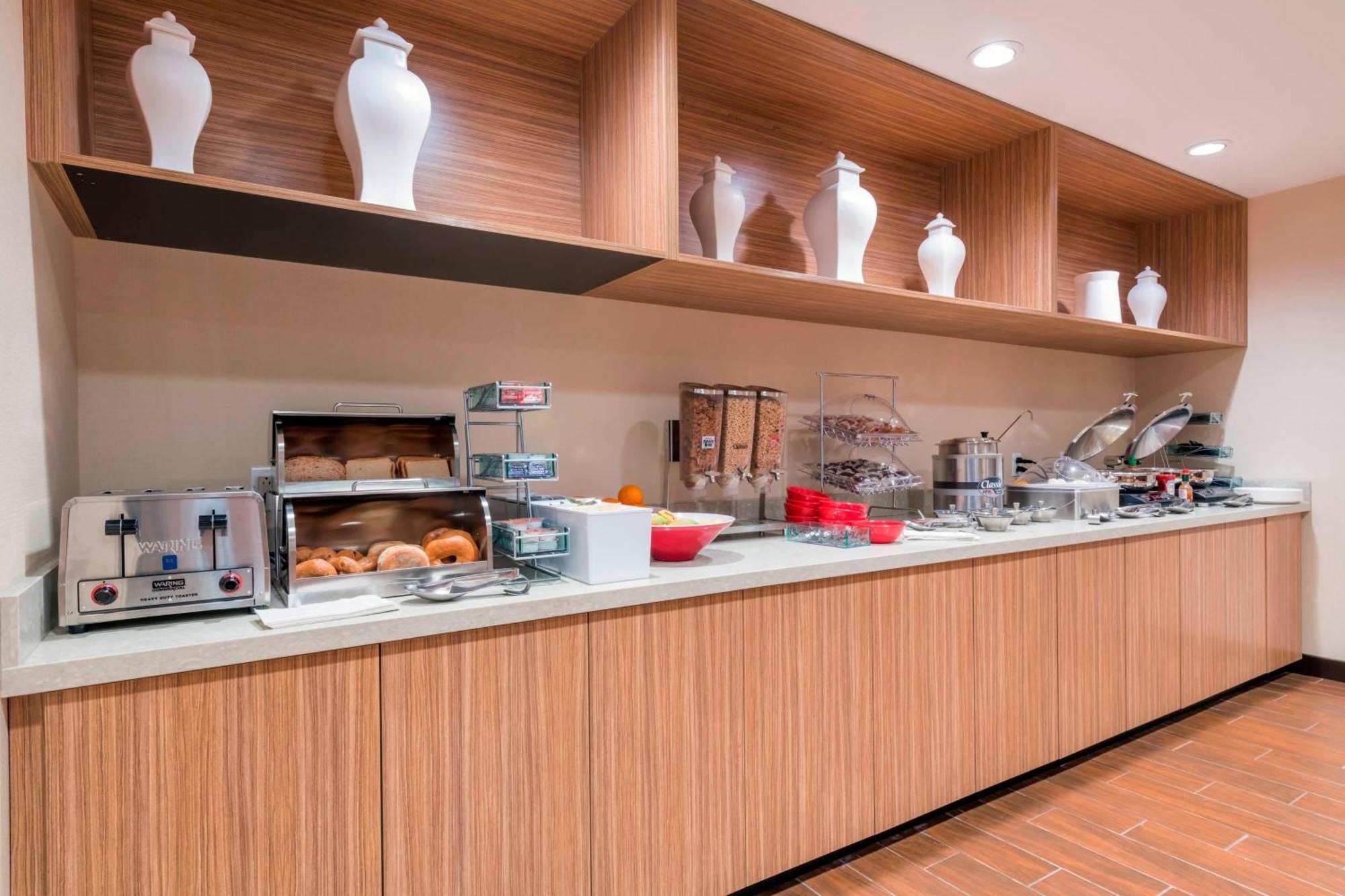 Towneplace Suites By Marriott Hays Zewnętrze zdjęcie