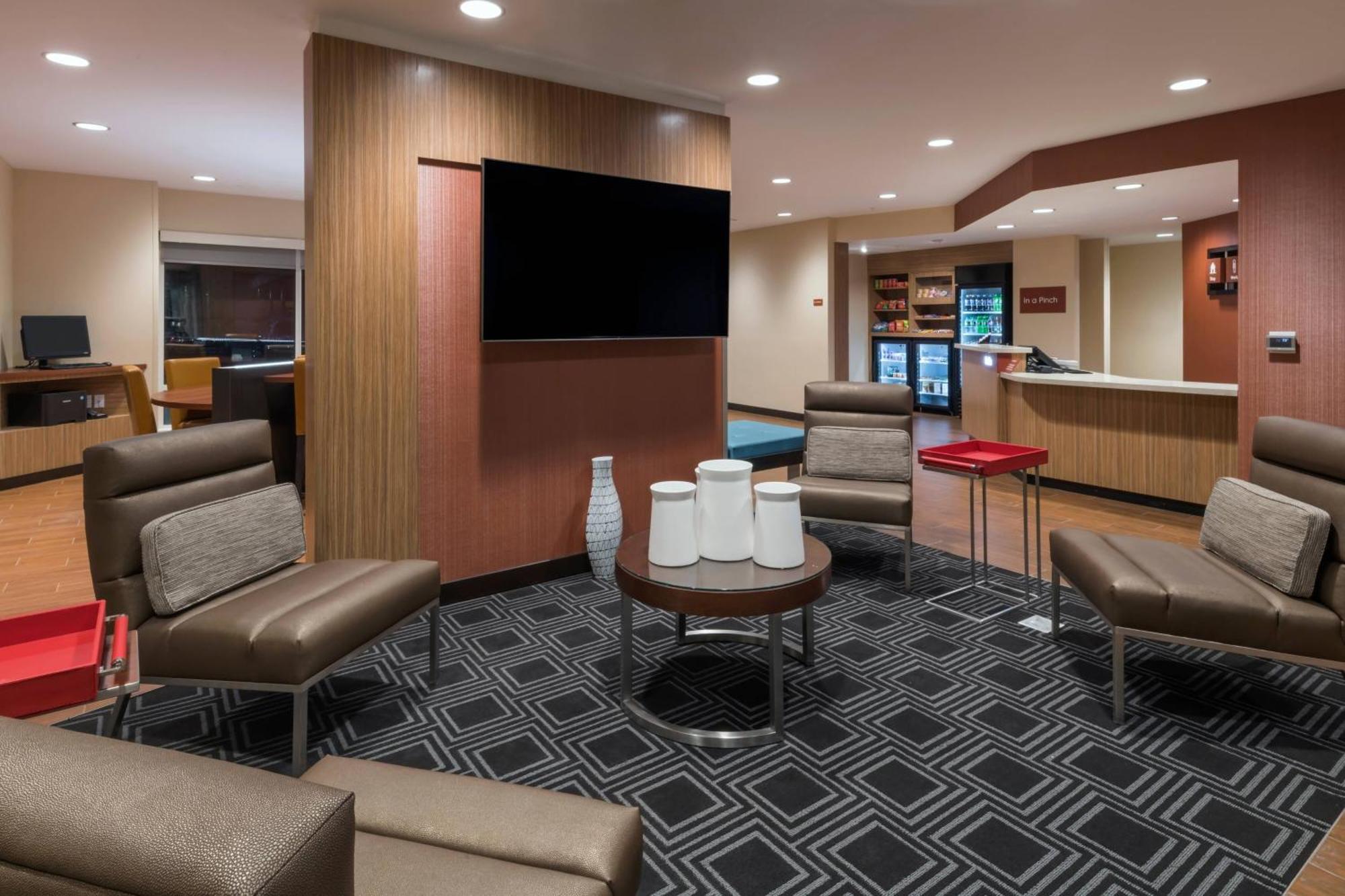 Towneplace Suites By Marriott Hays Zewnętrze zdjęcie